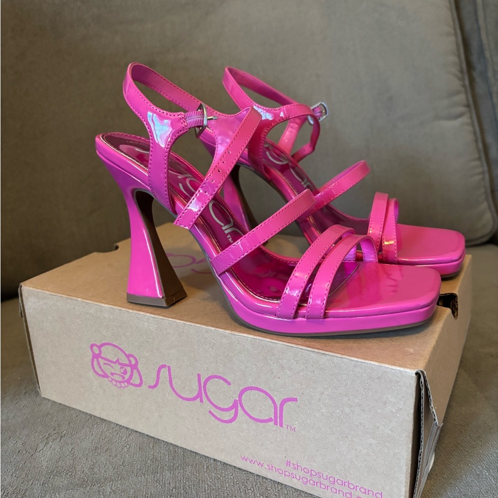 SUGAR ~ Women’s bold pink strappy sandal shoe w/unique square heel size 8. New.